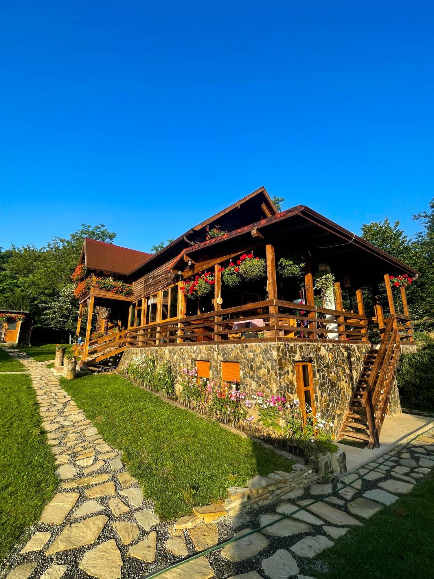 Villa Cabana La Domnu' De Pe Vale Aiud Exterior foto